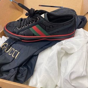 Women's Gucci Off The Grid sneaker. LIKE NEW. Size 37 US 7